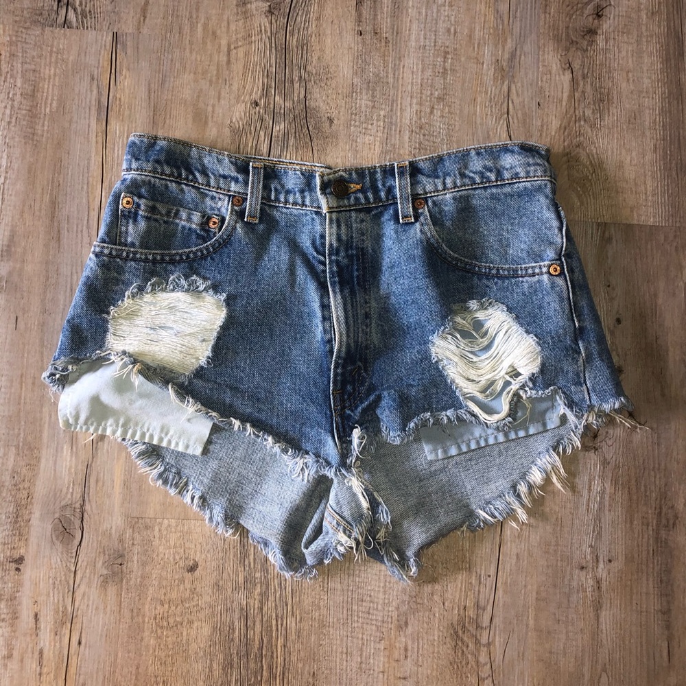 Vintage Levi’s High-Waisted Jean Short